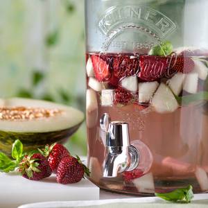 Erdbeer-Basilikum-Wasser